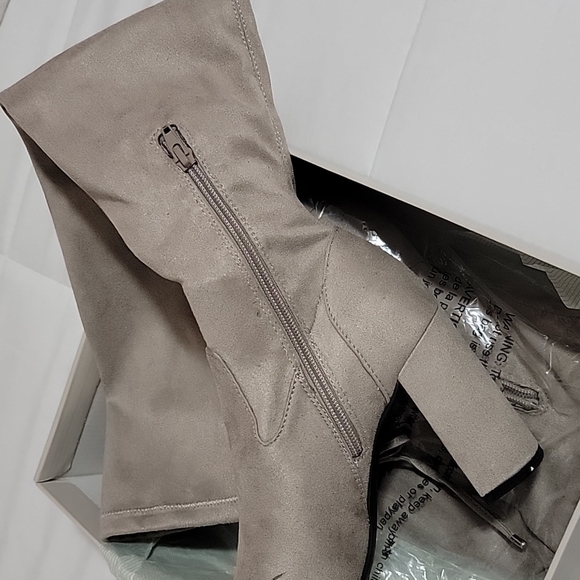 Over the knee boots - Picture 4 of 8